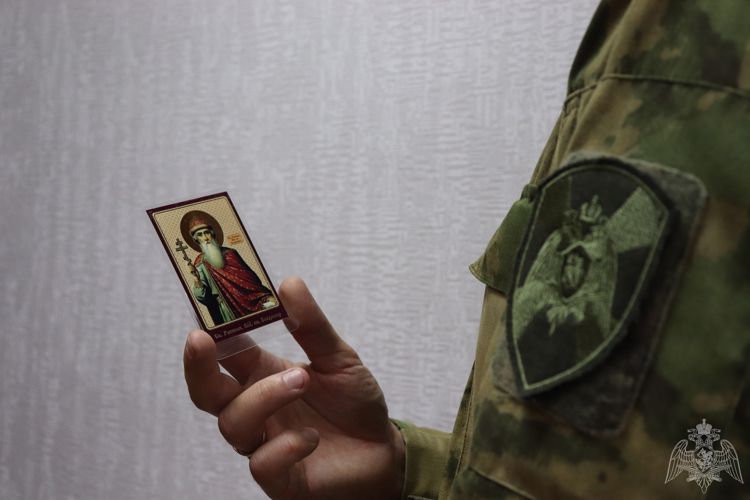 В г. Йошкар-Оле сотрудники Росгвардии почтили память святого князя Владимира небесного покровителя Росгвардии 
