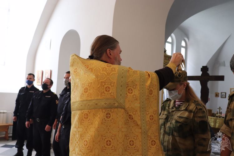 В г. Йошкар-Оле сотрудники Росгвардии почтили память святого князя Владимира небесного покровителя Росгвардии