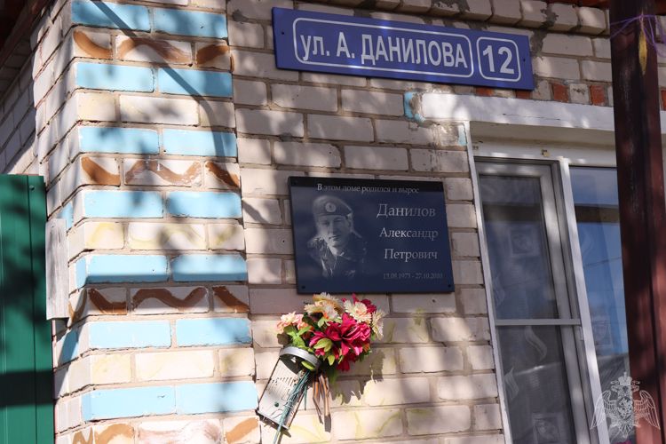 В Марий Эл сотрудники СОБР почтили память боевого товарища, погибшего при исполнении служебного долга