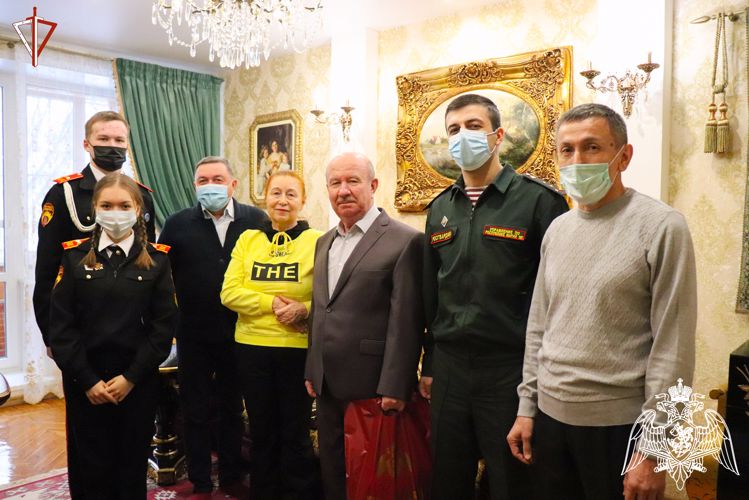 В Марий Эл росгвардейцы поздравили ветеранов ведомства с Новым годом и Рождеством