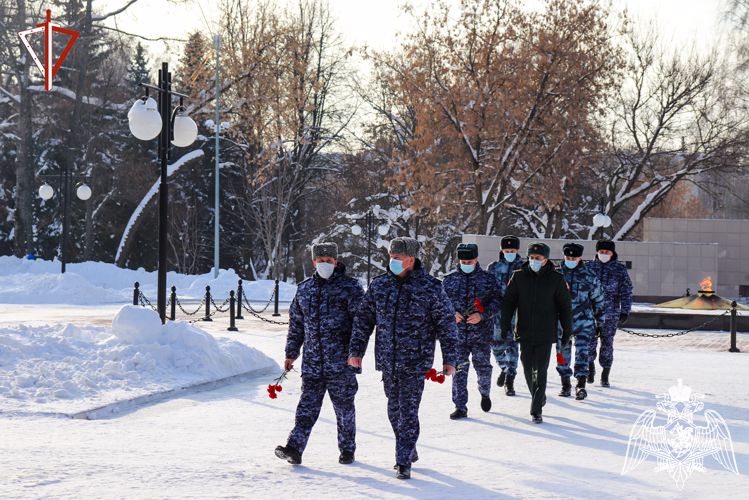 В Йошкар-Оле росгвардейцы почтили память воинов, исполнявших служебный долг за пределами Отечества