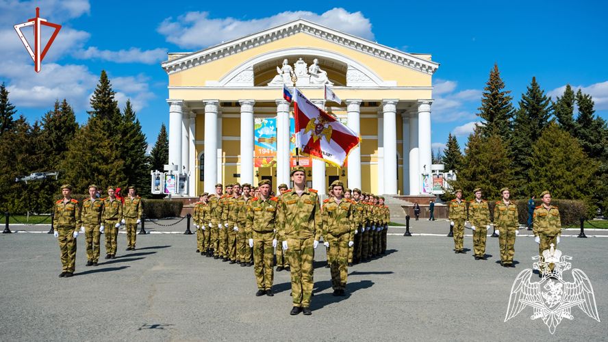 В Йошкар-Оле кадеты Росгвардии приняли участие во флешмобе в поддержку российских воинов