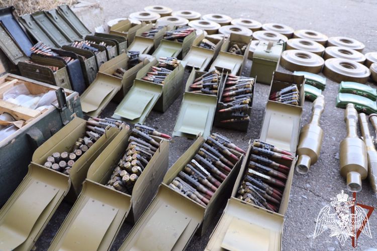 Росгвардейцы обнаружили большое количество оружия и боеприпасов противника на Донбассе