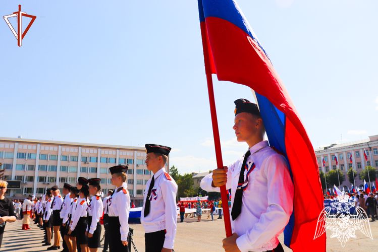 В Йошкар-Оле росгвардейцы приняли участие в мероприятии, приуроченном ко Дню Государственного флага России