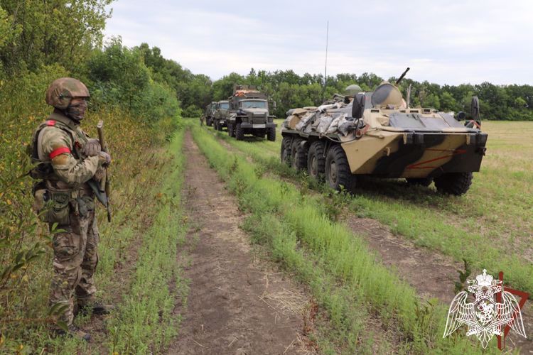 Росгвардейцы задержали в Луганской народной республике пособников ВСУ, изъяли аппаратуру и оружие иностранного производства