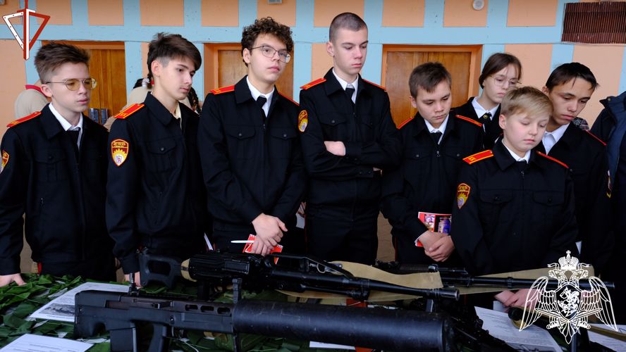 В Йошкар-Оле  сотрудники ОМОН «Таир» рассказали школьникам о службе в Росгвардии