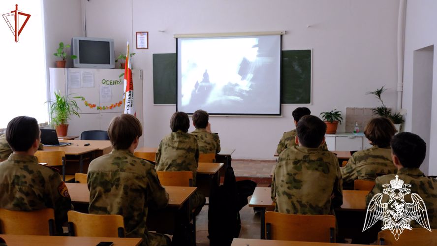 В Йошкар-Оле офицер Росгвардии рассказал подшефным кадетам о роли войск НКВД в Сталинградской битве