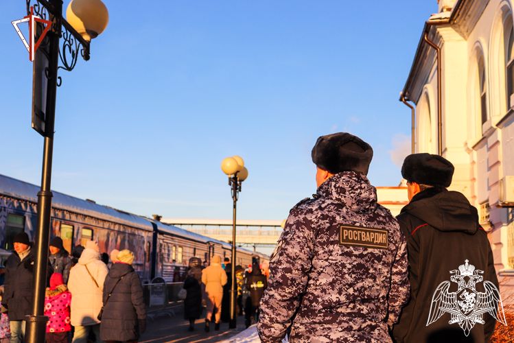 В Йошкар-Оле росгвардейцы приняли участие в обеспечении безопасности встречи «Поезда Деда Мороза»