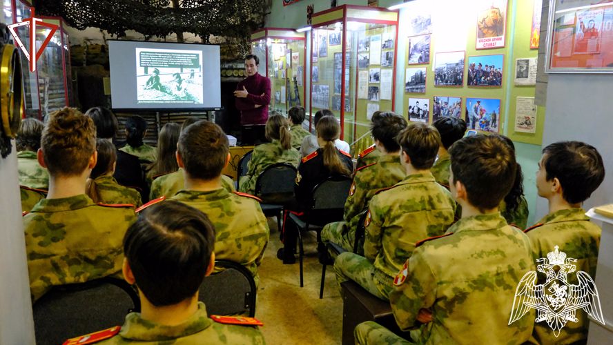 В Йошкар-Оле кадеты подшефного класса Росгвардии посетили музей воинской славы