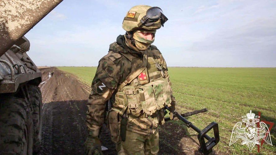 Росгвардейцы за неделю уничтожили более 200 взрывоопасных предметов, склады и боевую технику противника в Херсонской и Запорожской областях 