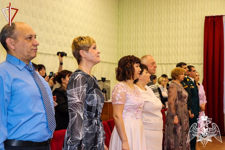 В Йошкар-Оле представители регионального управления Росгвардии приняли участие в открытии первого кадетского бала 