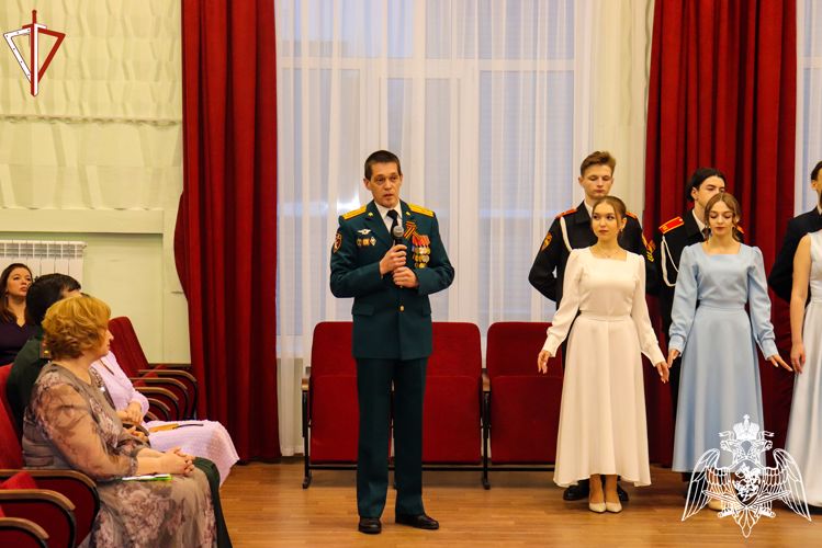 В Йошкар-Оле представители регионального управления Росгвардии приняли участие в открытии первого кадетского бала 