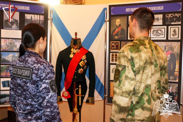 В Йошкар-Оле представители Росгвардии посетили передвижную выставку «Адмирал Ушаков» 