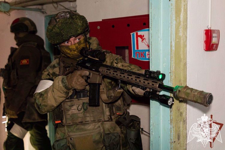 Росгвардейцы разминировали дорогу и ликвидировали схрон с боеприпасами в ДНР