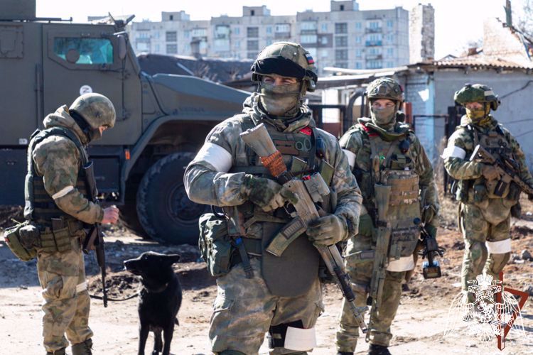 Росгвардейцы разминировали дорогу и ликвидировали схрон с боеприпасами в ДНР