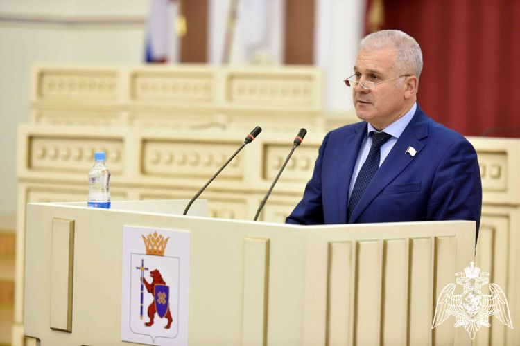 Сенатор Сергей Мартынов поздравляет росгвардейцев с профессиональным праздником