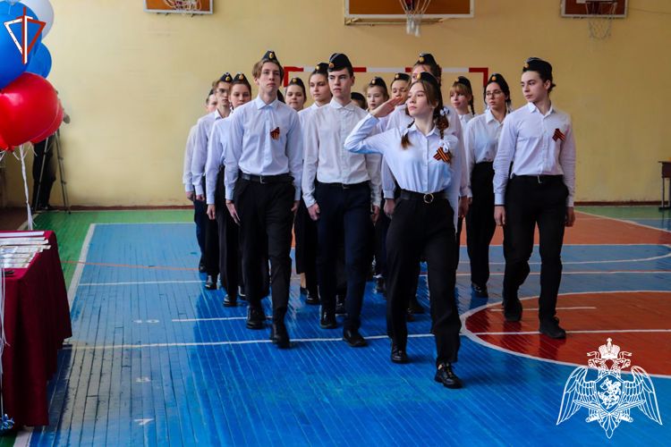 Представители Росгвардии приняли участие в смотре-конкурсе песни  и строя среди учащихся общеобразовательной школы №19 г. Йошкар-Олы