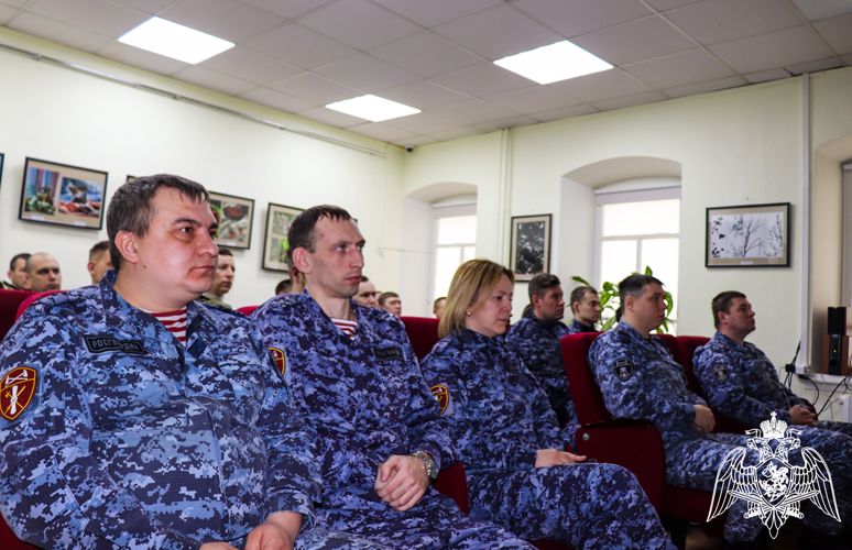 В Йошкар-Оле росгвардейцы приняли участие в открытии фестиваля «Кино на службе Отечеству»