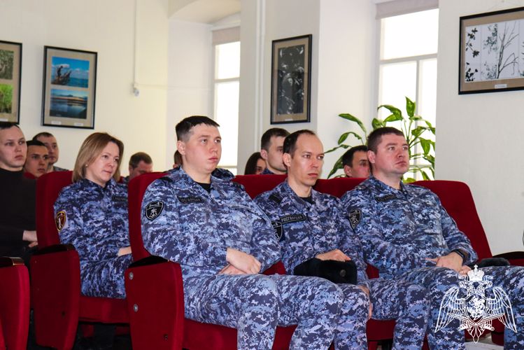 В Йошкар-Оле росгвардейцы приняли участие в открытии фестиваля «Кино на службе Отечеству»