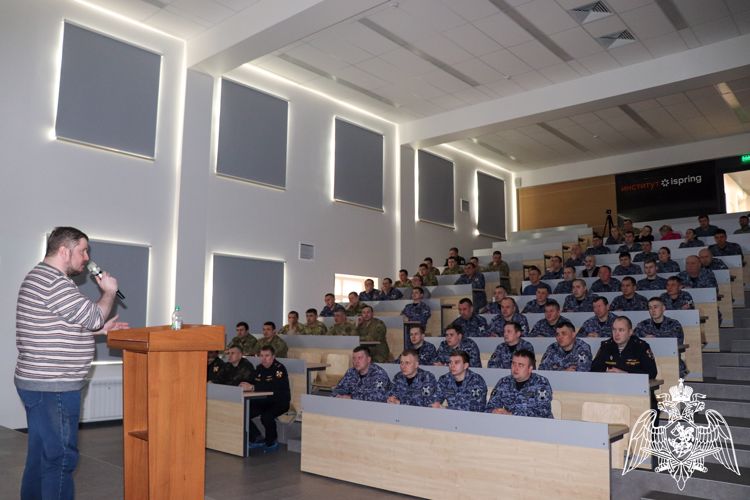 В Йошкар-Оле росгвардейцы встретились с лектором общества «Знание»