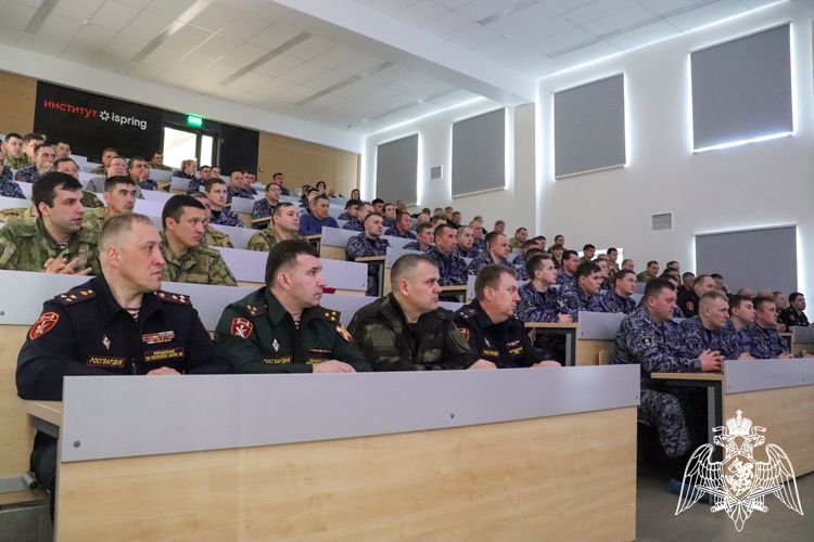 В Йошкар-Оле росгвардейцы встретились с лектором общества «Знание»