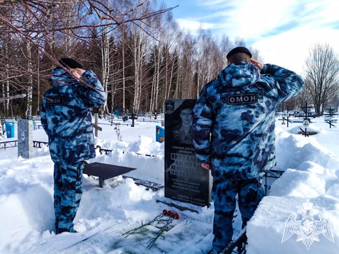 В Йошкар-Оле сотрудники ОМОН «Таир» почтили память сослуживца, погибшего при исполнении служебных обязанностей