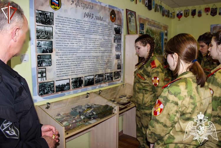 Сотрудники ОМОН «Таир» Росгвардии провели день открытых дверей для школьников Марий Эл 