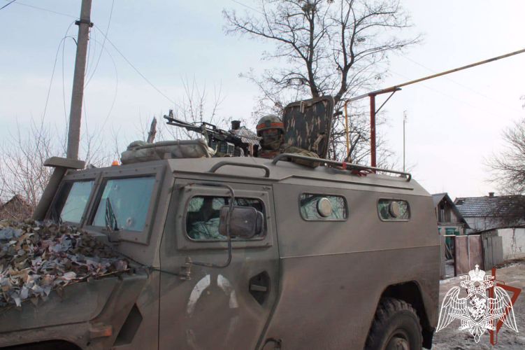 Инженеры Росгвардии обнаружили более 600 боеприпасов на заброшенном заводе в ЛНР