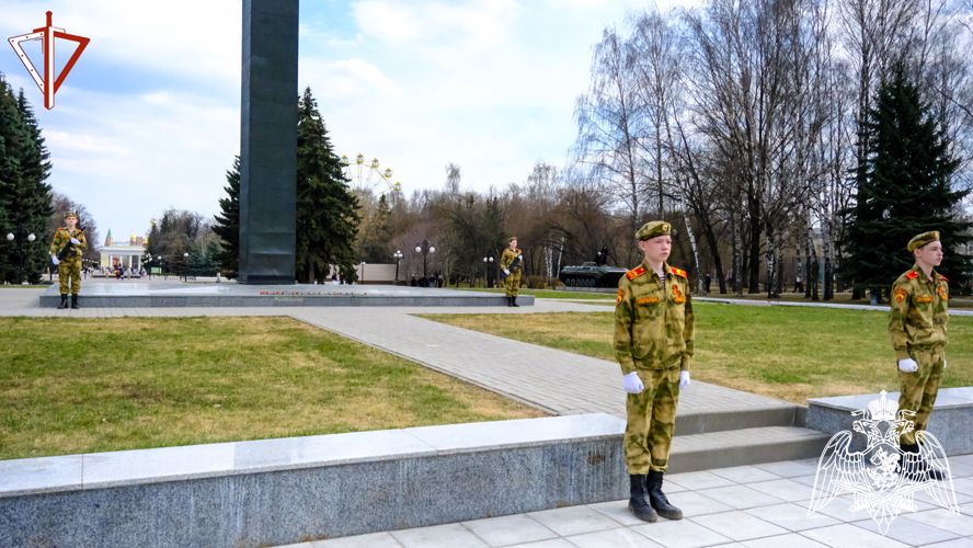 В Йошкар-Оле учащиеся подшефного класса Росгвардии заступили на «Вахту памяти»