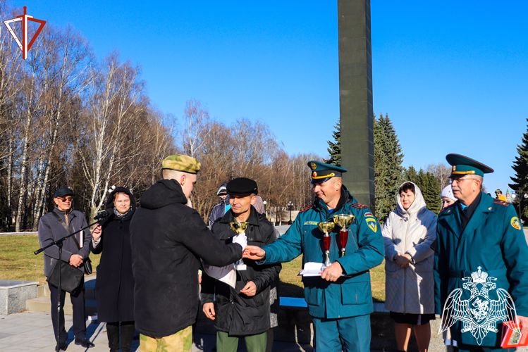 В Йошкар-Оле учащиеся подшефного класса Росгвардии стали призерами городского конкурса строя и песни