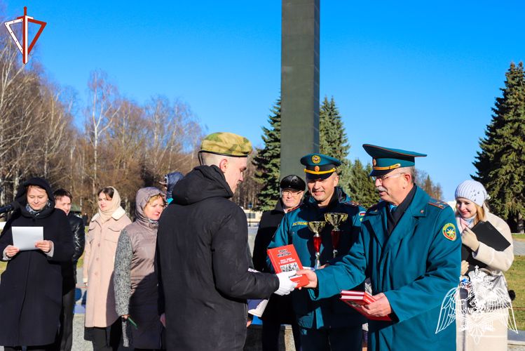 В Йошкар-Оле учащиеся подшефного класса Росгвардии стали призерами городского конкурса строя и песни
