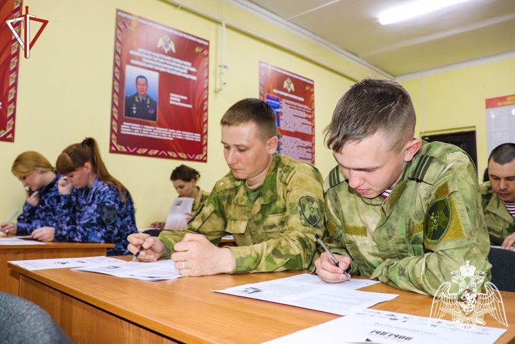 В Марий Эл сотрудники и военнослужащие Росгвардии написали «Диктант Победы»