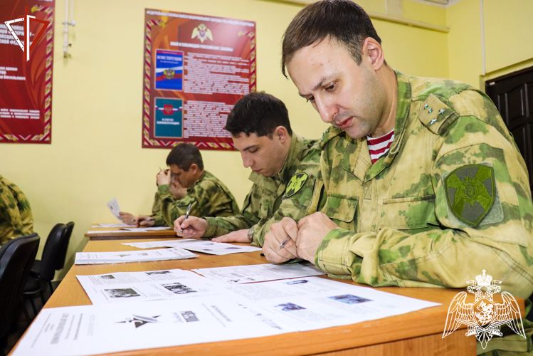 В Марий Эл сотрудники и военнослужащие Росгвардии написали «Диктант Победы»