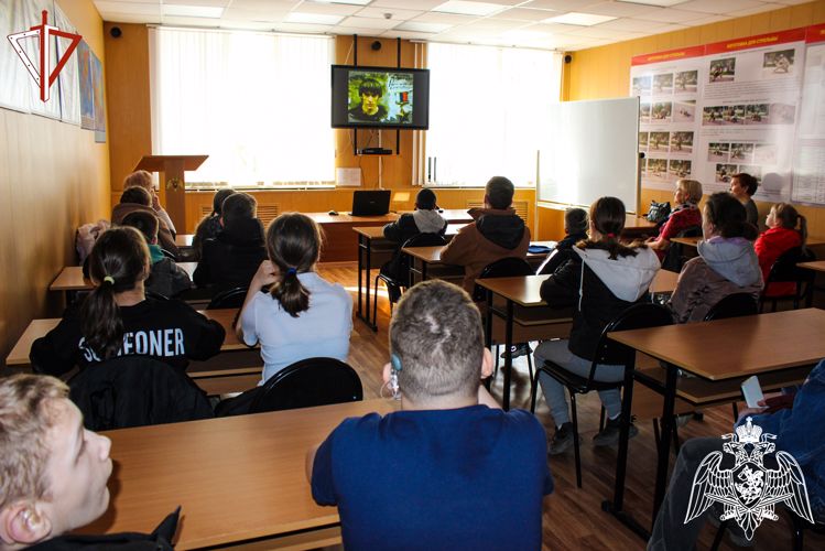 В Йошкар-Оле школьники побывали в гостях у сотрудников ОМОН «Таир» Росгвардии
