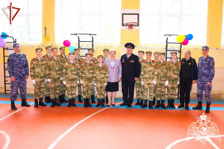 В Марий Эл росгвардейцы приняли участие в проведении конкурса строя и песни среди учащихся Руэмской общеобразовательной школы 