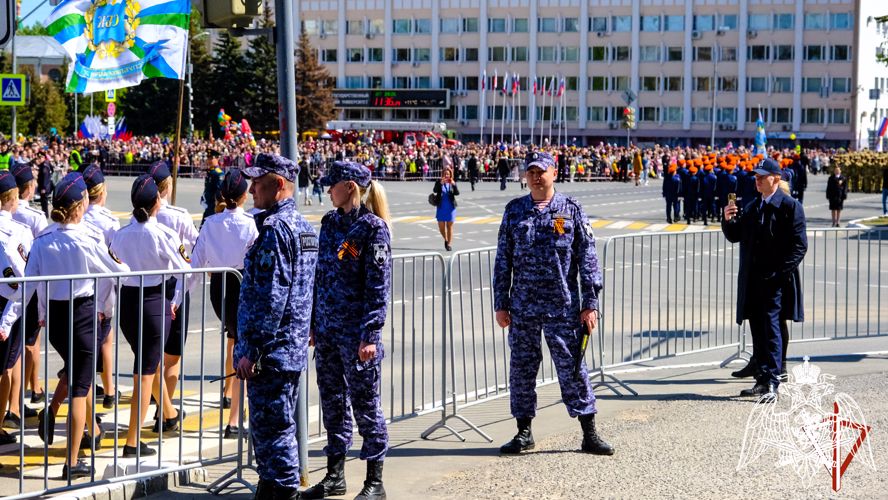 В Йошкар-Оле росгвардейцы приняли участие в обеспечении охраны общественного порядка в День Победы