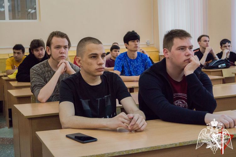 В Йошкар-Оле сотрудники вневедомственной охраны Росгвардии провели встречу со студентами МарГУ
