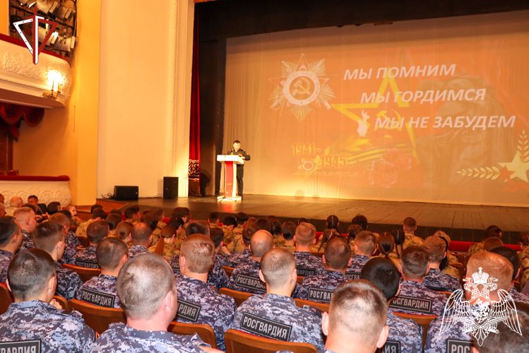 В канун Дня Победы росгвардейцы Марий Эл посмотрели документальный фильм «Парад победителей»