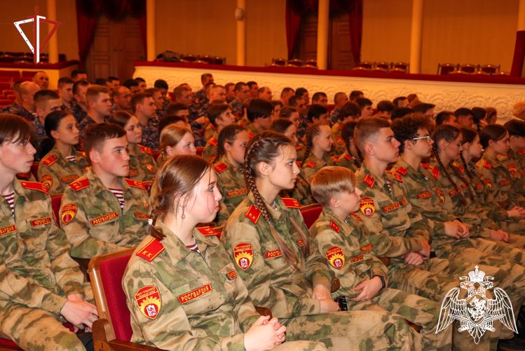В канун Дня Победы росгвардейцы Марий Эл посмотрели документальный фильм «Парад победителей»