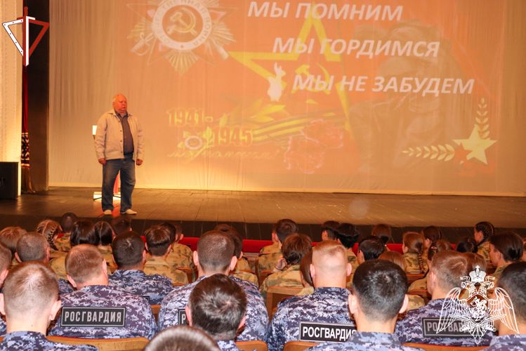 В канун Дня Победы росгвардейцы Марий Эл посмотрели документальный фильм «Парад победителей»