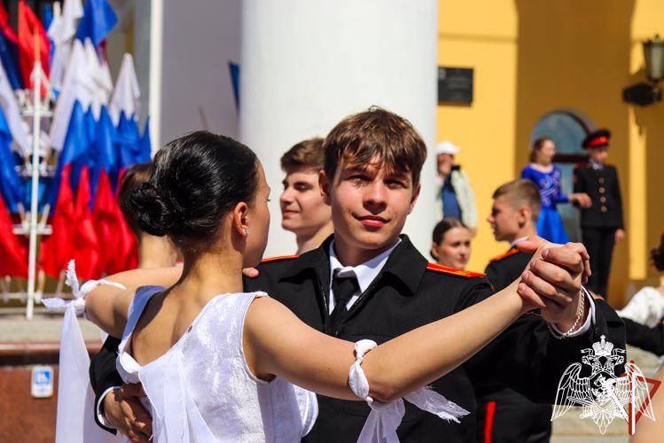 В Йошкар-Оле учащиеся подшефных классов Росгвардии приняли участие в городском кадетском балу