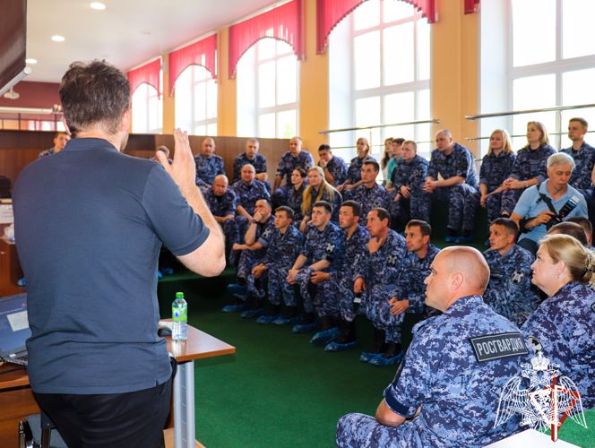 В Йошкар-Оле региональное управление Росгвардии организовало встречу с Героем Российской Федерации - лектором общества «Знание»