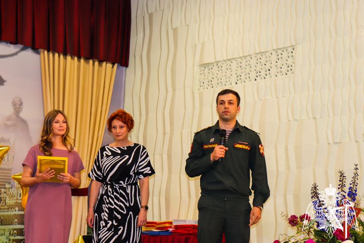 В Йошкар-Оле росгвардейцы поздравили учащихся подшефного класса  с завершением учебы