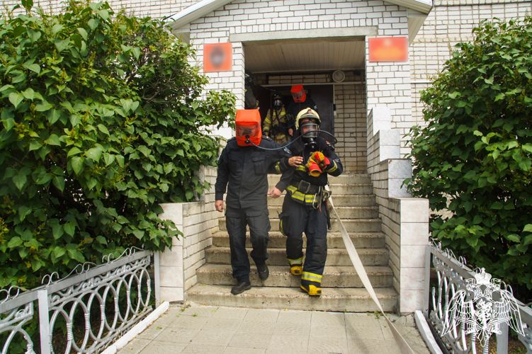 В Йошкар-Оле сотрудники Росгвардии и МЧС России провели совместные пожарно-тактические учения 