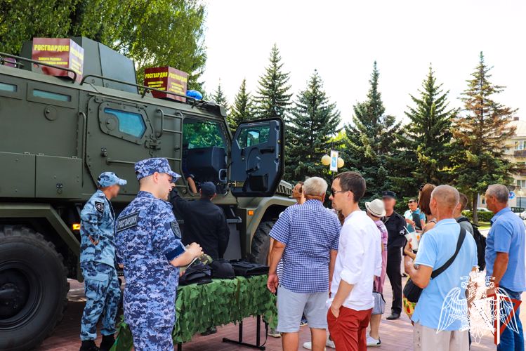 В День города Йошкар-Олы росгвардейцы рассказали жителям республики о своей служебной деятельности