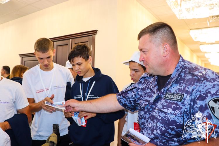В Йошкар-Оле росгвардейцы приняли участие в открытии окружного военно-спортивного многоборья «Акпатыр»