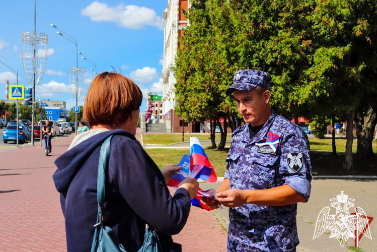 В Йошкар-Оле росгвардейцы присоединились к патриотическим акциям, посвященным Дню Российского флага