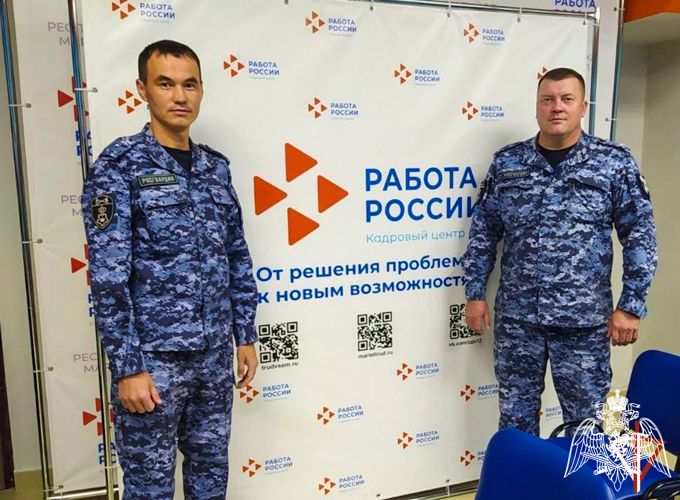 Сотрудники Росгвардии представили вакансии и льготы на ярмарке труда в Йошкар-Оле 
