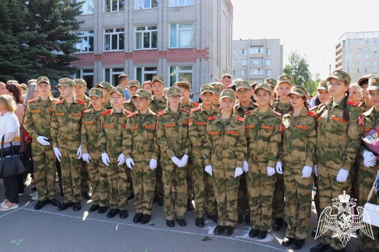 Росгвардейцы поздравили с Днем знаний учащихся подшефных классов в Марий Эл