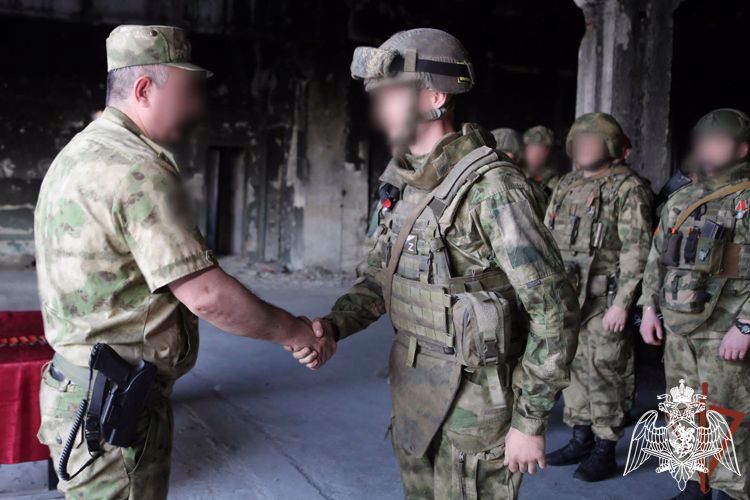 Госнаграды вручили в ДНР росгвардейцам - участникам спецоперацииГоснаграды вручили в ДНР росгвардейцам - участникам спецоперации